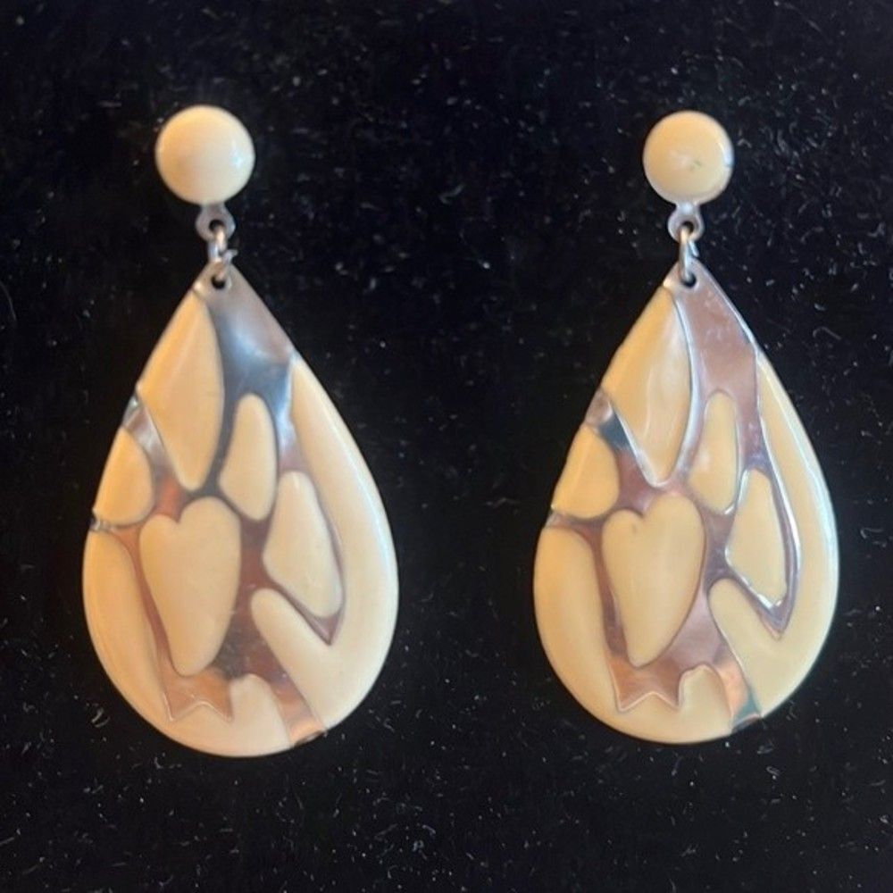 Vintage beige and silver drop earrings for pierced ears